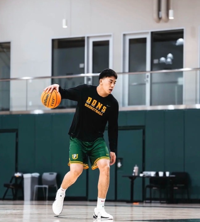 解说：王俊杰将是中国男篮锋线未来多年自主进攻最可靠的人选